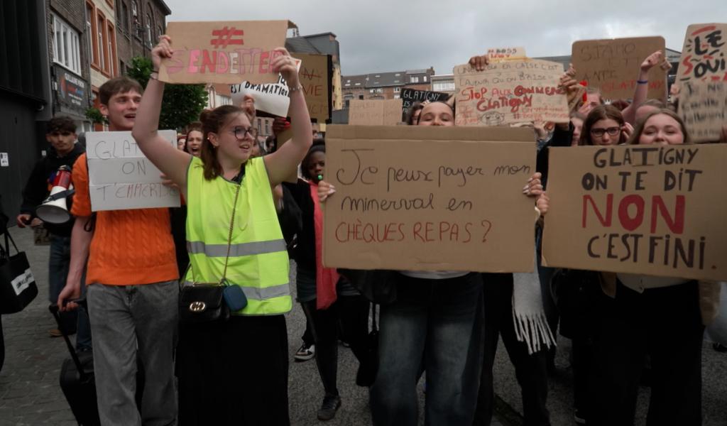 Les élèves du secondaire descendent dans les rues de Charleroi