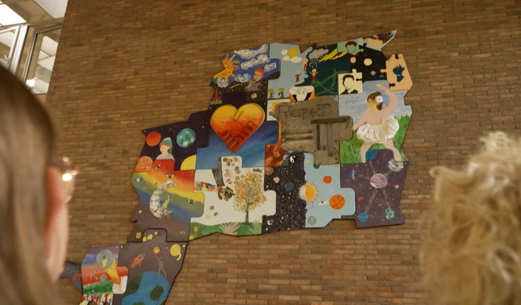 Une fresque réalisée par 600 élèves prend place à l'Athénée Yvonne Vieslet