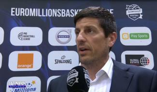 Le coup de gueule un peu surréaliste de Sébastien Bellin lors du classico de basket Ostende - Charleroi