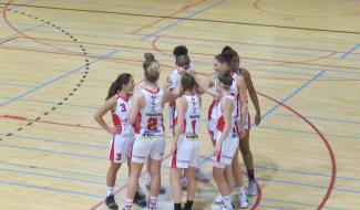 Sports indoor suspendus pendant 3 semaines, le foot continue!