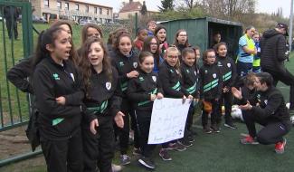 Le foot féminin cartonne dans notre région : nous étions au match au sommet entre Monceau et Gosselies
