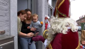 Saint-Nicolas a rendu visite aux familles défavorisées de Charleroi 