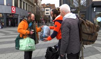 L'asbl "Solidarités Nouvelles" a distribué des sacs de couchage aux sans-abri