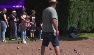 Un tournoi de pétanque sous le soleil pour la société de gilles de Landelies "Les Sans Rancune"