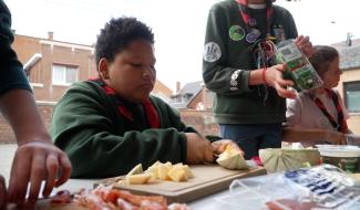 Châtelet : des louveteaux en cuisine