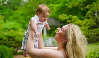 Le congé parental est désormais accessible aux familles d'accueil.