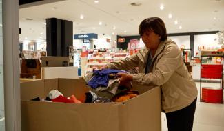 Inno Charleroi et Les Petits Riens : une 6e collecte de vêtements solidaire