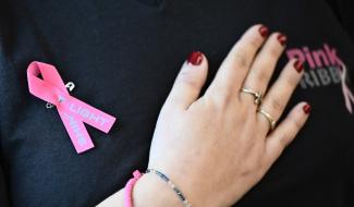 Cancer du sein : pour la Fondation contre le cancer, la sensibilisation doit aussi concerner les jeunes femmes