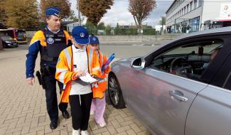 Châtelineau : de petits policiers en mission contre les mauvais stationnements autour de leur école