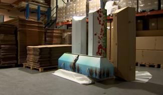 Cercueil en carton: la révolution des funérailles écologiques