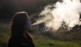 La Fondation contre le cancer plaide pour des paquets neutres pour les e-cigarettes