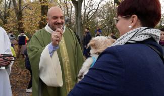 La bénédiction de la Saint-Hubert à Ham-sur-Heure/Nalinnes : une tradition au service des animaux