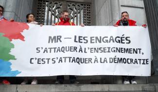 Plus de 300 enseignants ont manifesté ce matin à Charleroi contre les mesures d'économie