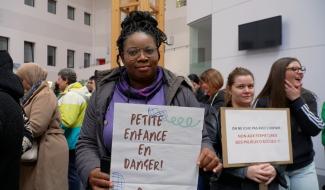 « 300 enfants sans places, 80 accueillantes sans emploi » : Les Petits Câlins alertent