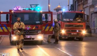 Charleroi: une voiture et un bâtiment touchés par un incendie