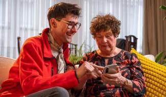 La Croix-Rouge recherche des bénévoles dans le Hainaut pour aider avec le numérique au quotidien