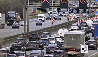 En Wallonie, un conducteur sur deux n'applique pas la règle du couloir de secours