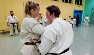 Du karaté à la mode féminine à Gilly !