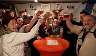 Belle ambiance à la marche de la Fête de la Bière de Gosselies