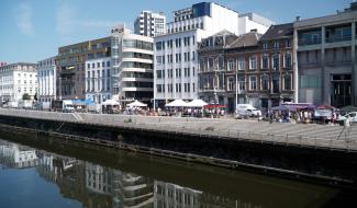 Charleroi en fête : brocante et musique au cœur de la ville