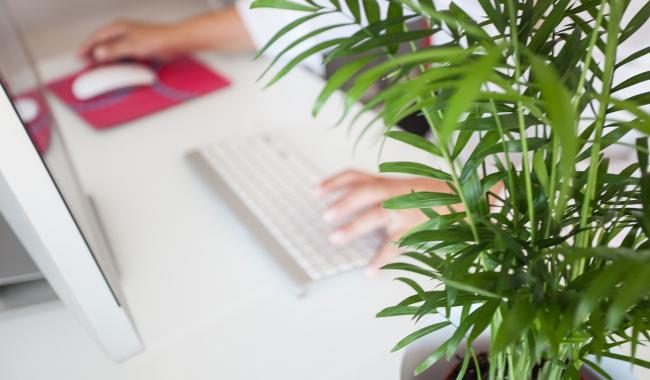 Deux Belges sur trois continuent à travailler alors qu'ils sont malades