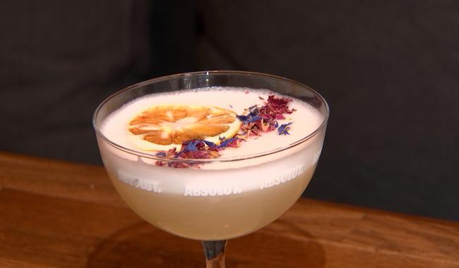 Leeroy, barman carolo, brille avec un cocktail audacieux au saumon