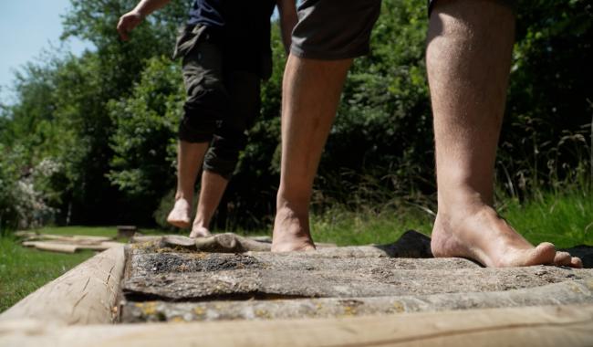 Fosses-la-Ville: un parcours pieds nus au Lac de Bambois, sensations garanties !
