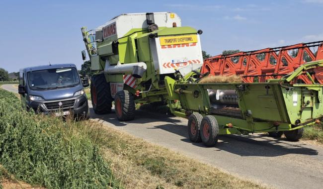 Prudence à l’approche des convois agricoles durant les moissons