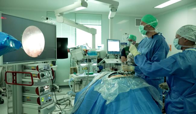 Gosselies : une technique innovante pour opérer les hernies discales à la Clinique Notre-Dame de Grâce