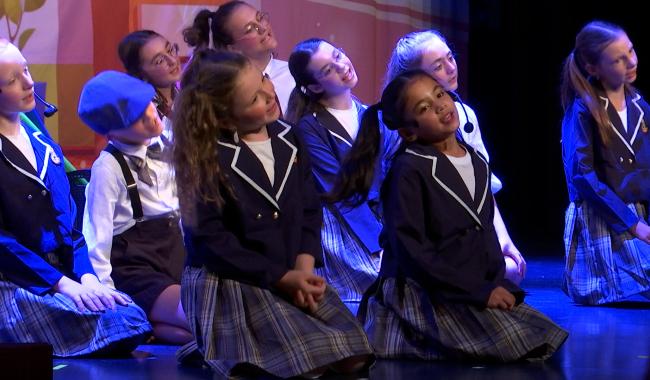 « Qui a eu cette idée folle ? », une comédie musicale des jeunes talents de la MV School