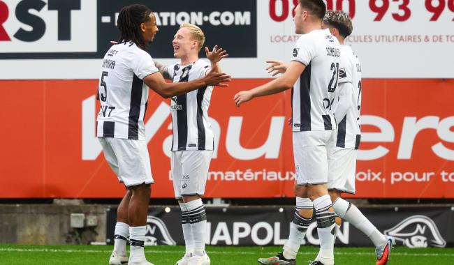 Au repos, les Zèbres sont devant, même à dix!