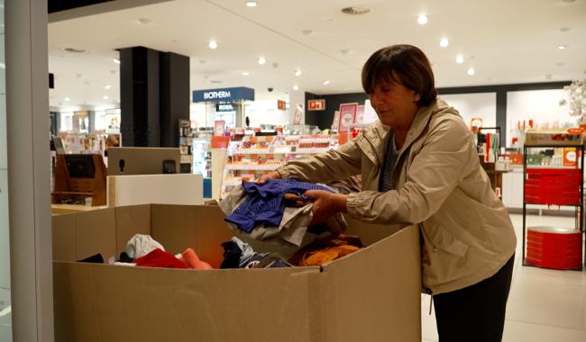 Inno Charleroi et Les Petits Riens : une 6e collecte de vêtements solidaire