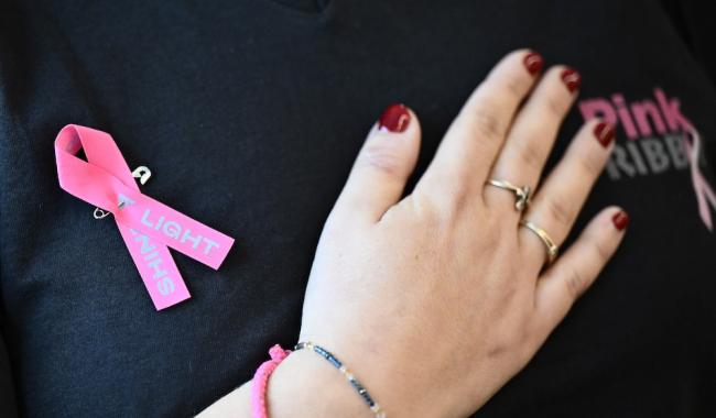 Cancer du sein : pour la Fondation contre le cancer, la sensibilisation doit aussi concerner les jeunes femmes