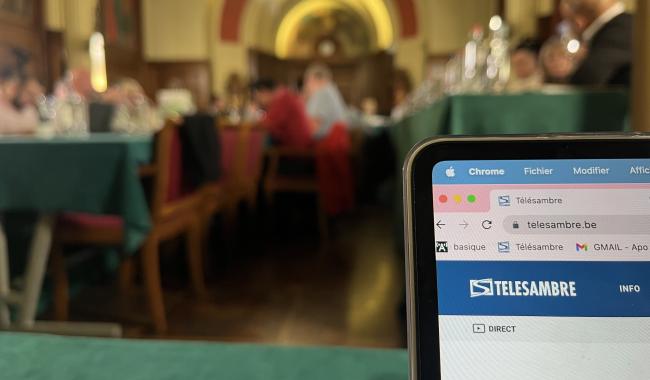 Charleroi défend sa télévision locale : le Conseil communal adopte une motion face à la réforme des médias de proximité