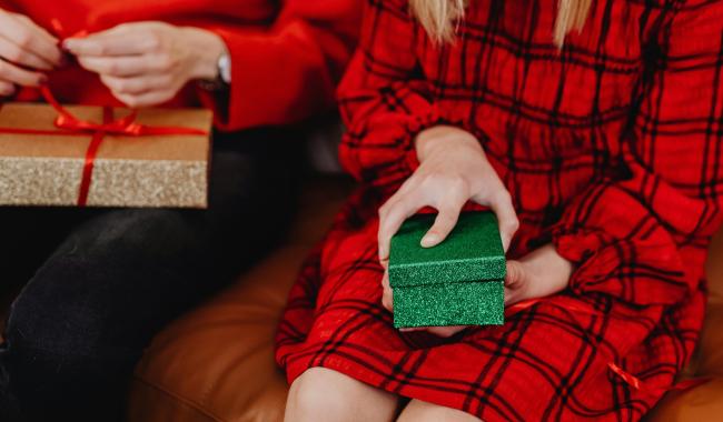 Opération Papa Noël : offrez un cadeau de Noël à un enfant dans le besoin