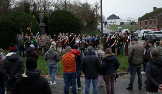 Armistice: Devoir de mémoire au pied de la statue du "Petit Soldat" à Thirimont