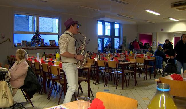 Ambiance de réveillon au Resto du coeur de Charleroi