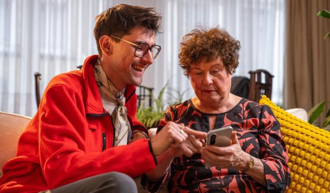 La Croix-Rouge recherche des bénévoles dans le Hainaut pour aider avec le numérique au quotidien