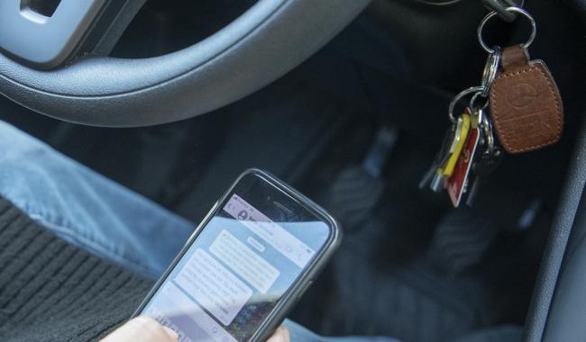 Vias estime que les réseaux sociaux ont un impact négatif sur le comportement routier des jeunes