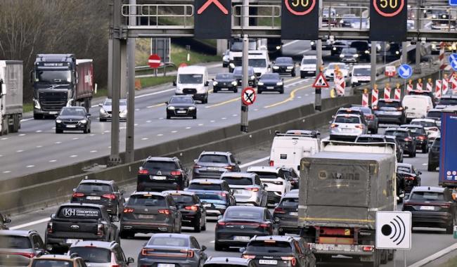 En Wallonie, un conducteur sur deux n'applique pas la règle du couloir de secours