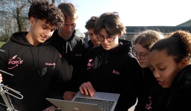 Gosselies: des élèves construisent leur minisatellite pour le concours CanSat