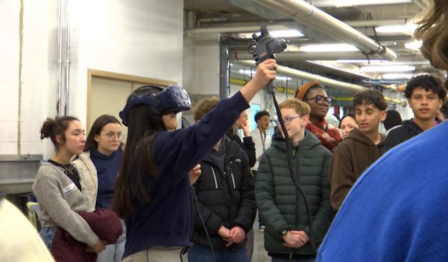 À Charleroi, 800 élèves relèvent un défi " 24 métiers en speed testing "
