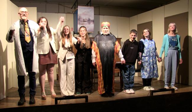 C Local : "Coucou voilà le gourou" par La scène d'Eddy