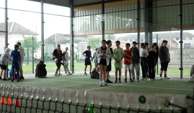 Chapelle-lez-Herlaimont : les Olympiades scolaires rassemblent les élèves autour du sport collectif