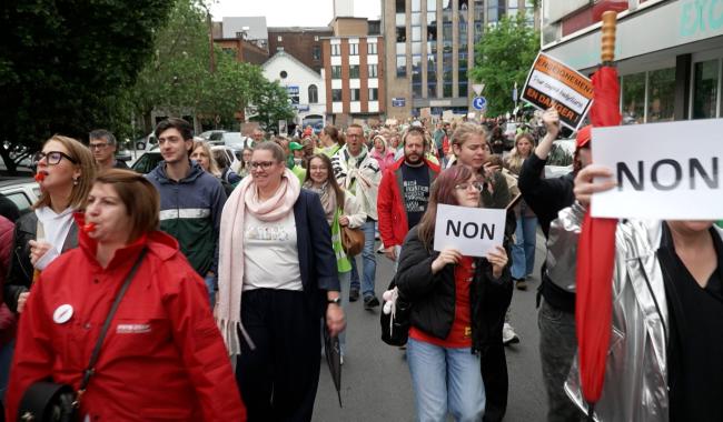Près de 5.000 personnes dans les rues de Charleroi pour défendre l'enseignement