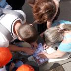 Un escape game géant plonge les participants au cœur d’un vol mystérieux à Charleroi