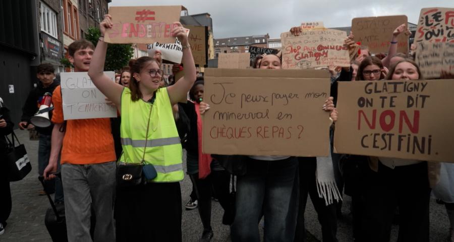Les élèves du secondaire descendent dans les rues de Charleroi
