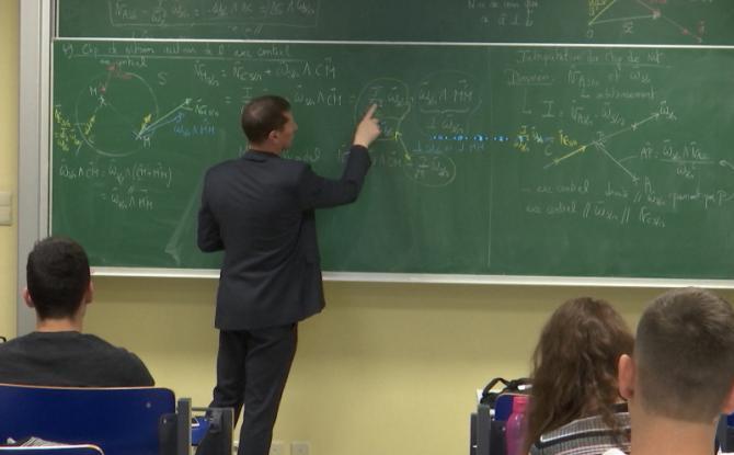 Vers une réduction de cotisations sur les salaires des profs?
