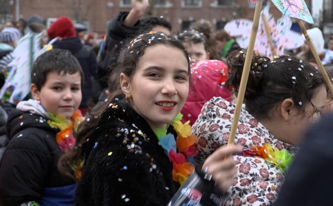 Anderlues: une pluie, mais de confettis, pour le carnaval des enfants !