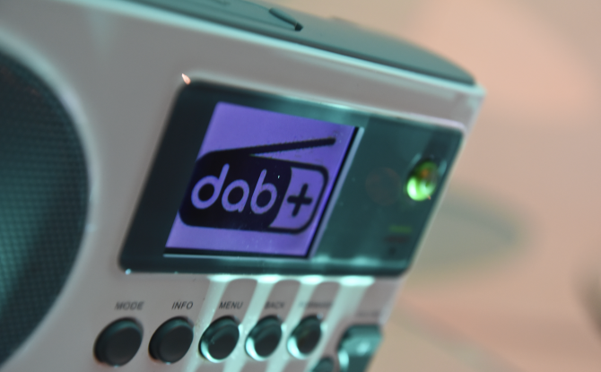 La radio numérique devrait rattraper l'écoute FM en 2024